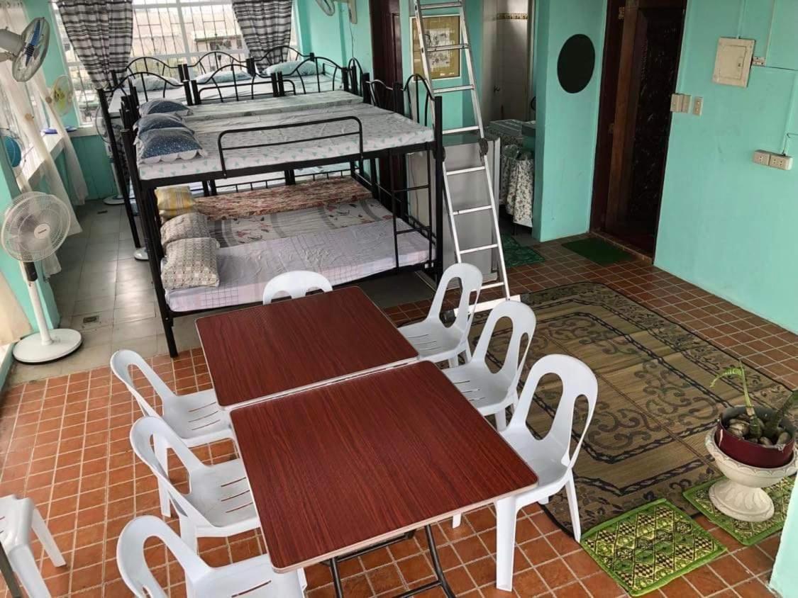 The Mansion - Backpackers Near Airport Lejlighed Manila Eksteriør billede